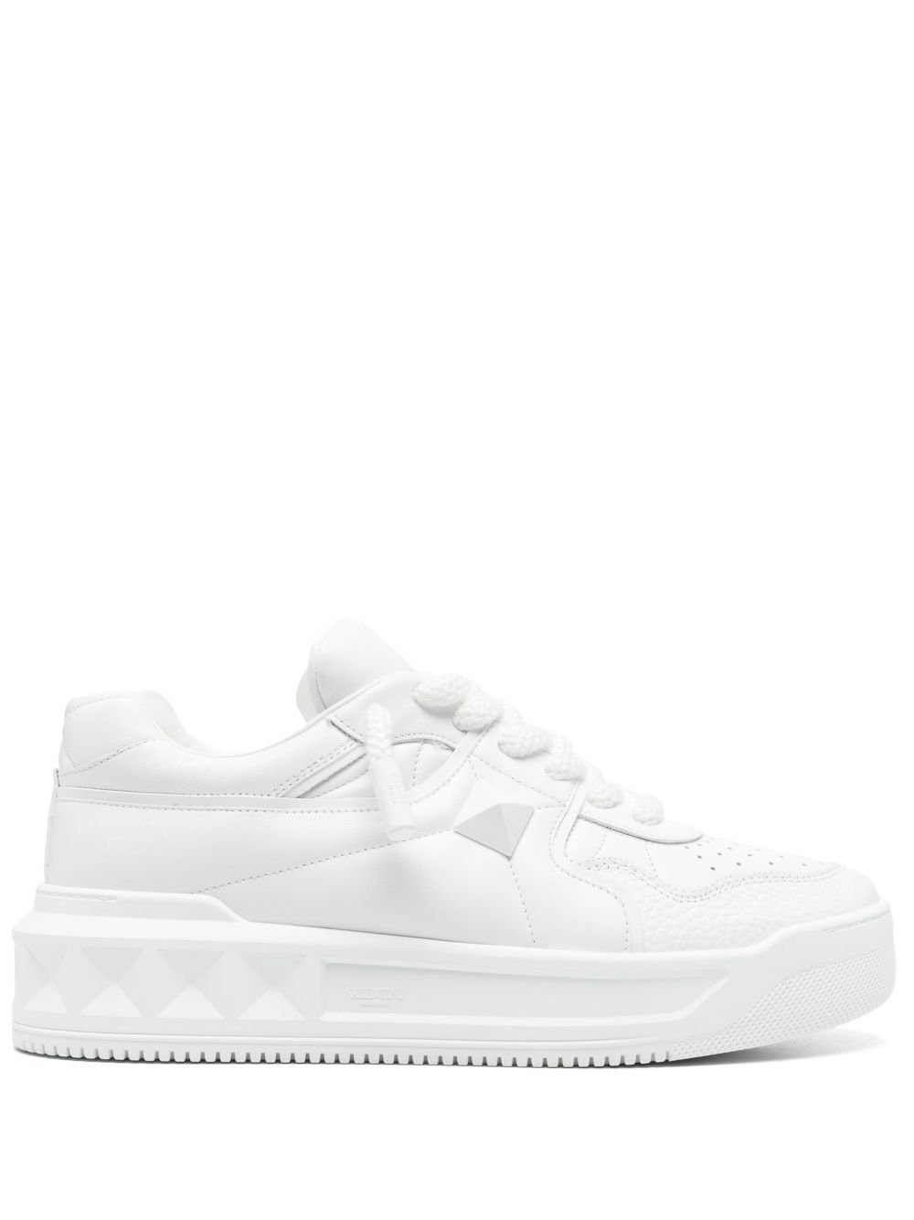 Valentino Garavani
One 스터드 XL 레더 스니커즈